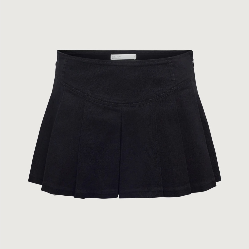 Oak + Fort Pleated Twill Mini Skort in Black